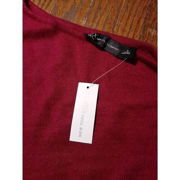 New Large NY&C Berry One Shoulder Knit Sweater New York & Company NWT - Picture 6 of 6
